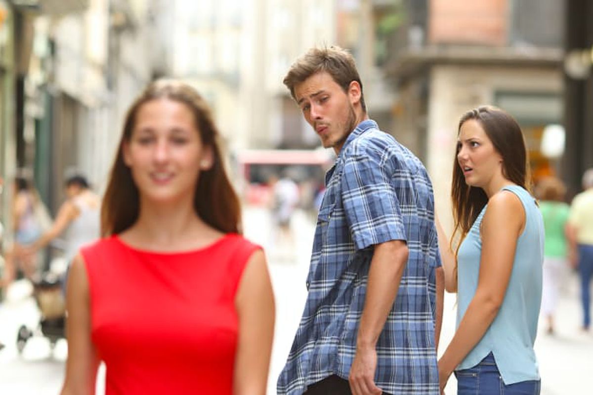 Distracted Boyfriend meme about RV SnapPad